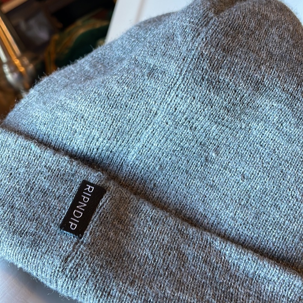 Gray beanie with cat face - Picture 2 of 2